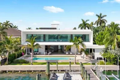 375 N Hibiscus Dr, Miami Beach: photo 1 of 45