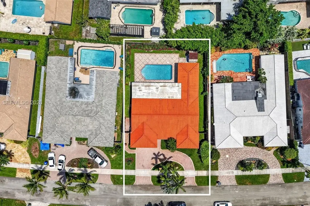 3661 N 52nd Ave, Hollywood: photo 1 of 25