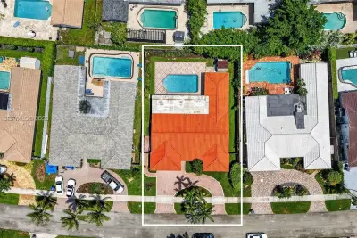 3661 N 52nd Ave, Hollywood: photo 1 of 25