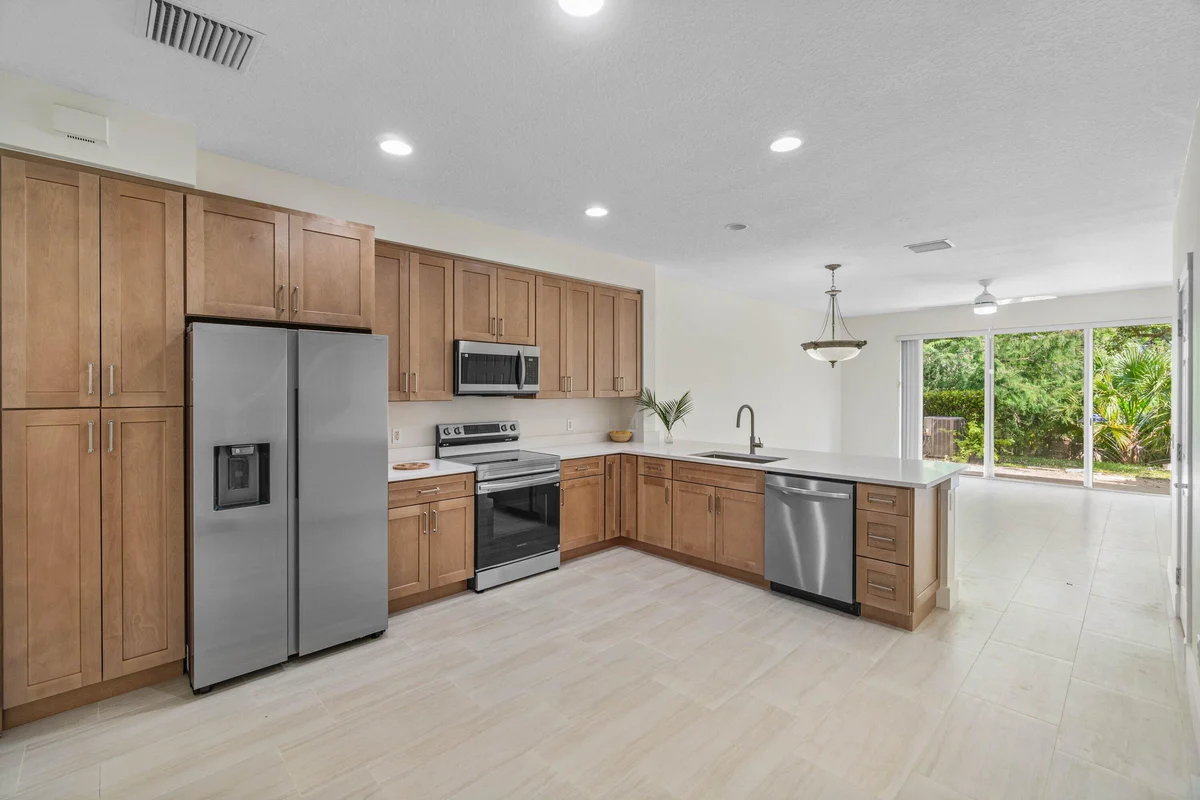 1182 Pinewood Lake Ct, West Palm Beach: photo 1 of 54