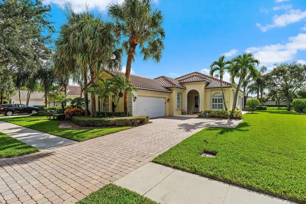 108 Euphrates Cir, Palm Beach Gardens: photo 1 of 35