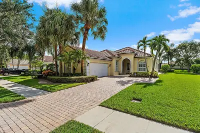 108 Euphrates Cir, Palm Beach Gardens: photo 1 of 35