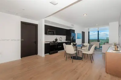 398 NE 5th #4118, Miami: photo 1 of 34