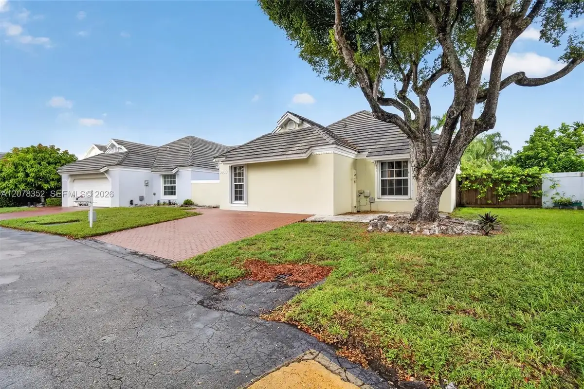 9943 NW 47th Ter, Doral: photo 1 of 40
