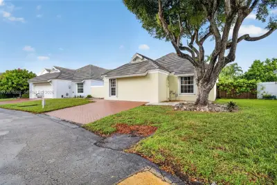 9943 NW 47th Ter, Doral: photo 1 of 40