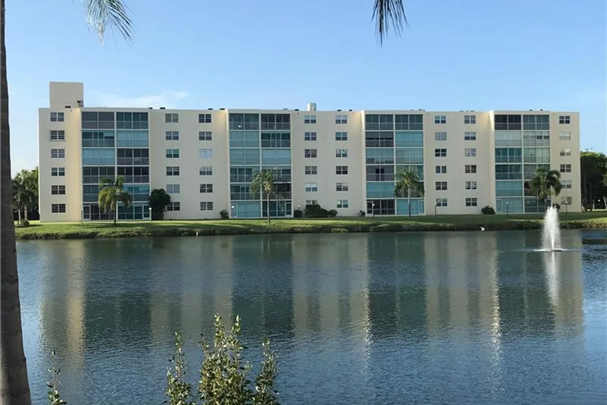206 SE 10th St #201, Dania Beach: photo 1 of 66