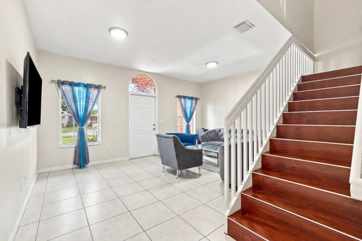 406 W Santa Catalina Cir, North Lauderdale: photo 1 of 23