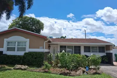 7040 SW 29th St, Miramar: photo 1 of 12