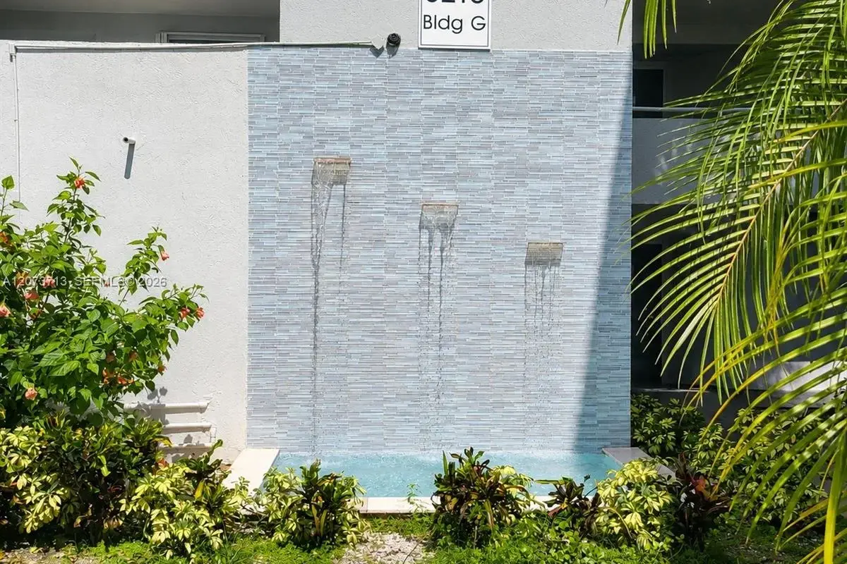8215 SW 152nd Ave #G-205, Miami: photo 1 of 11