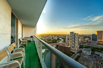 185 SW 7th St #3609, Miami: photo 1 of 45