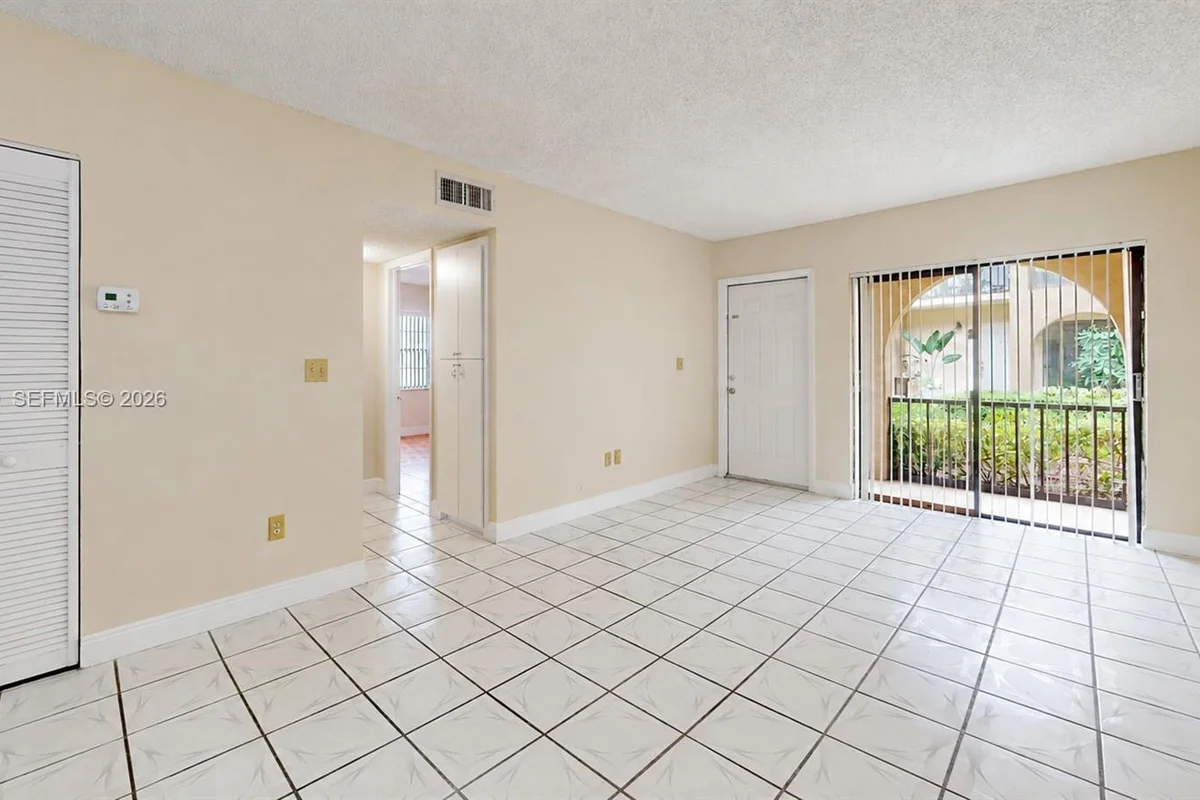 18296 Mediterranean Blvd #3-4, Hialeah: photo 1 of 7
