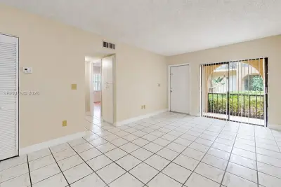 18296 Mediterranean Blvd #3-4, Hialeah: photo 1 of 7
