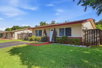 2908 NW 48th St, Tamarac: photo 1 of 39