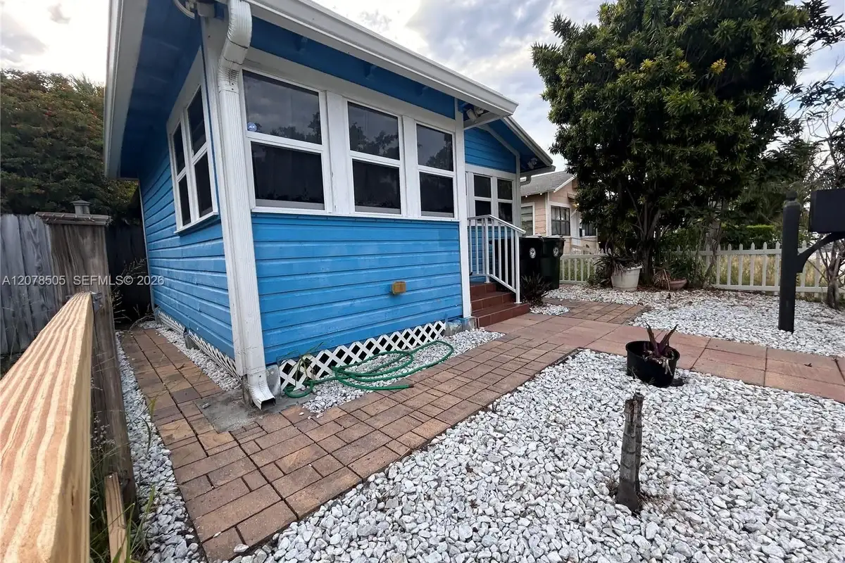 413 S K St, Lake Worth: photo 1 of 22