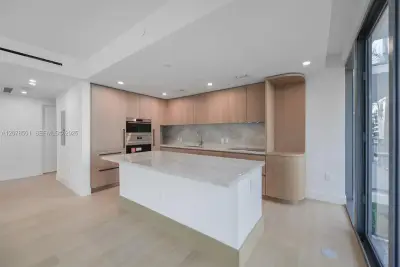 1176 97th St #204, Bay Harbor Islands: photo 1 of 30