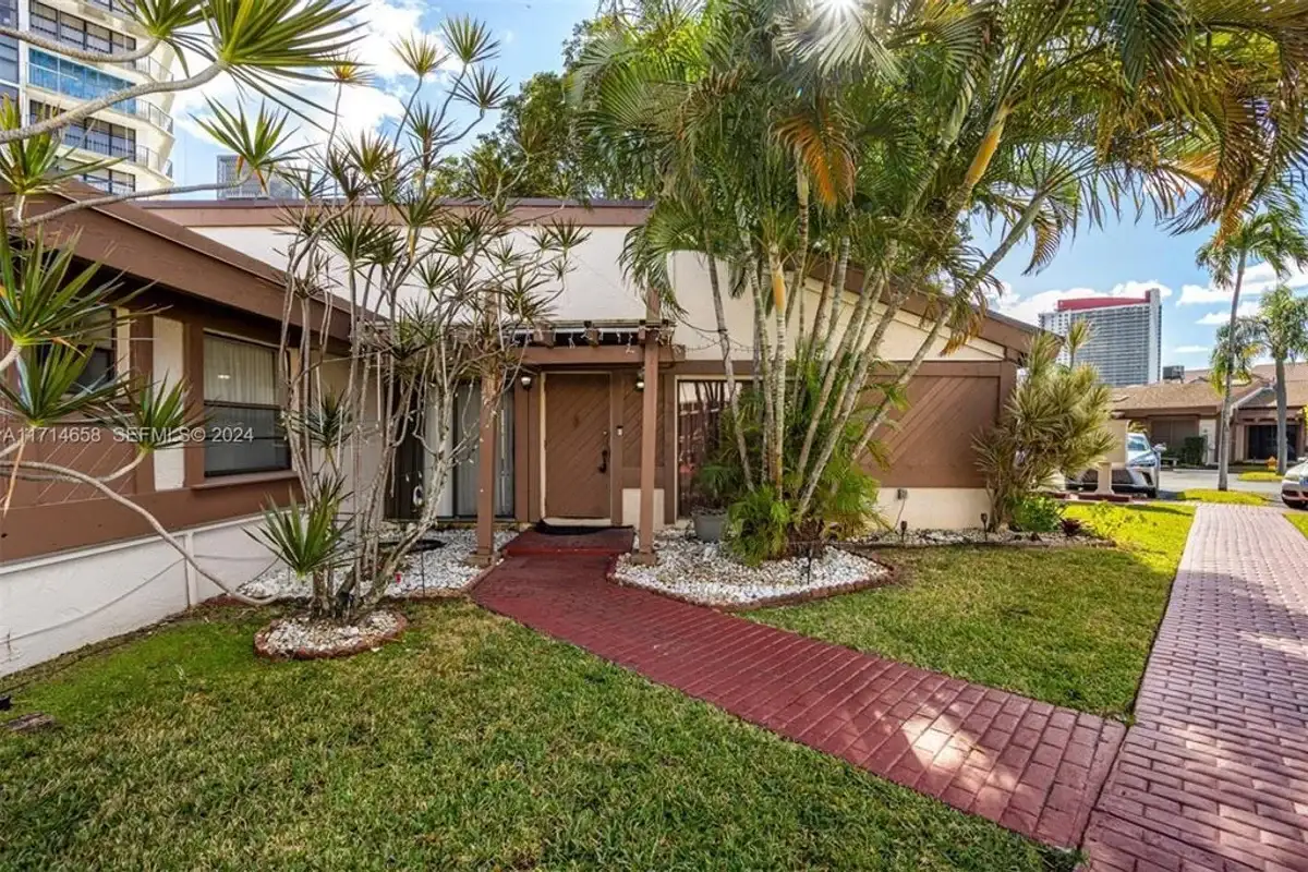 401 Leslie Dr, Hallandale Beach: photo 1 of 18