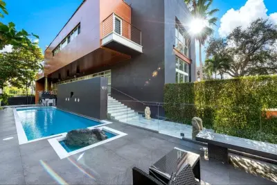 1606 S Bayshore Dr, Miami: photo 1 of 73