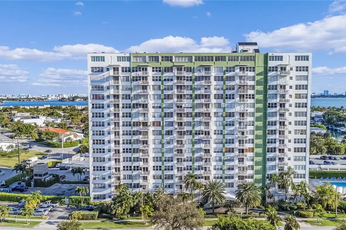 2150 Sans Souci Blvd #B605, North Miami: photo 1 of 37