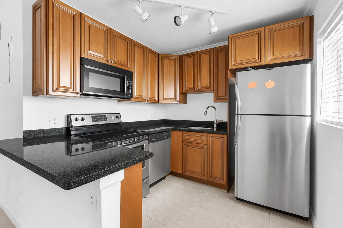 2655 NE 8th Ave #106, Wilton Manors: photo 1 of 20