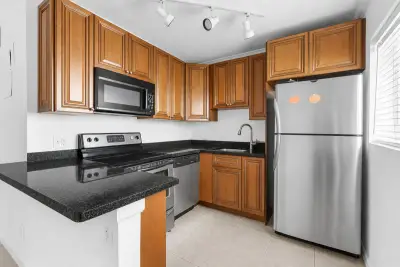 2655 NE 8th Ave #106, Wilton Manors: photo 1 of 20