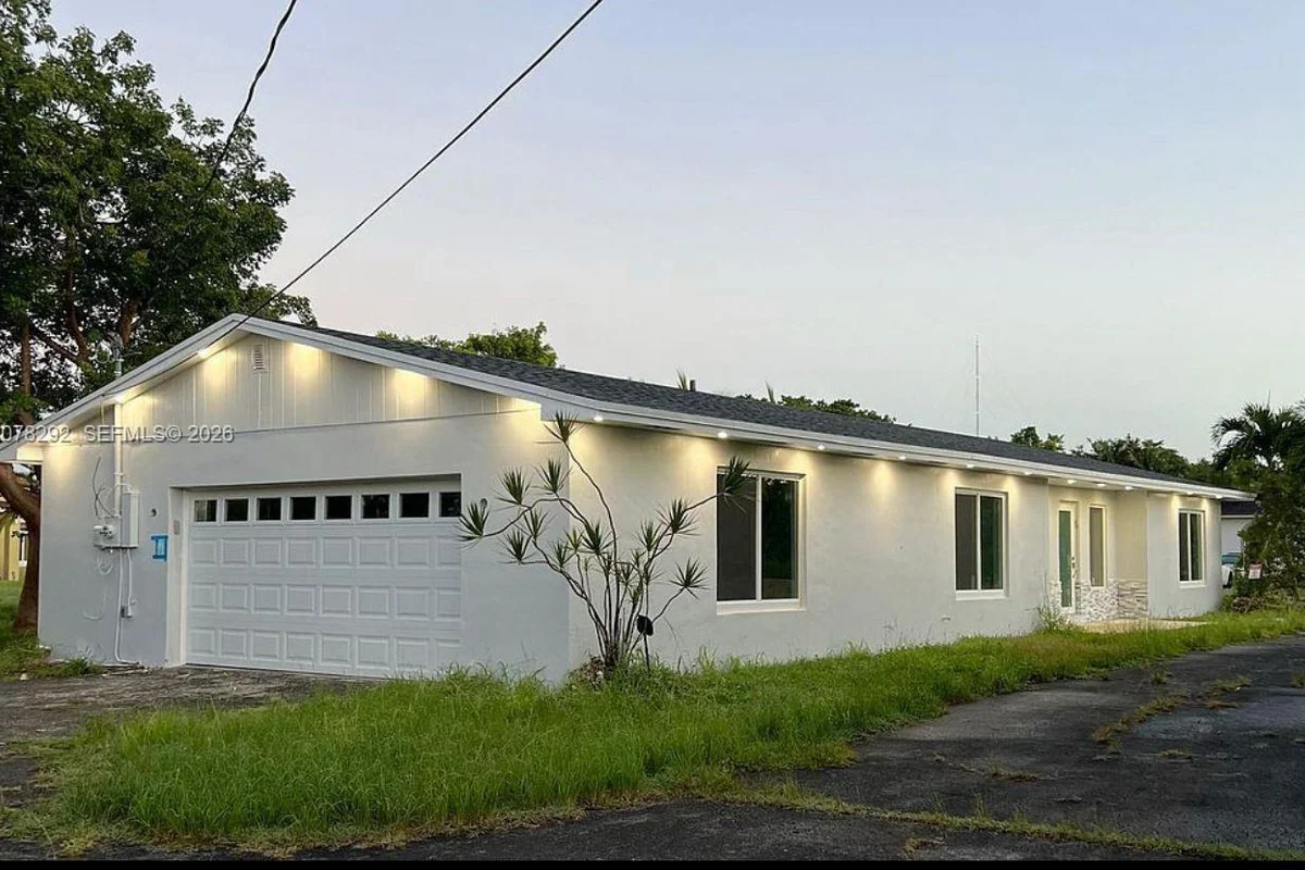 27501 SW 162nd Ct, Homestead: photo 1 of 4