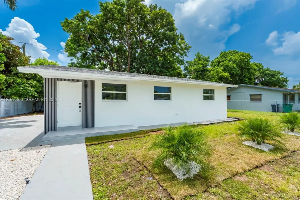 655 SW 6th Ter, Florida City: photo 1 of 44