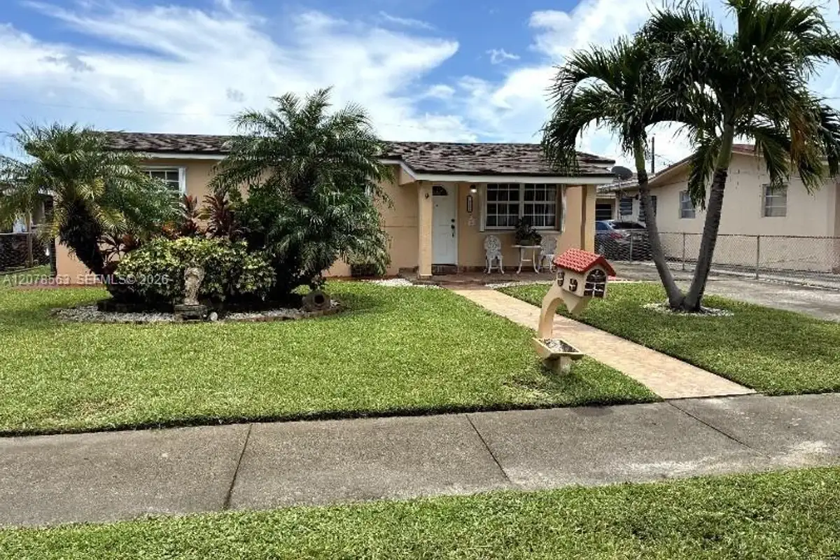 1340 W 36th St, Hialeah: photo 1 of 10