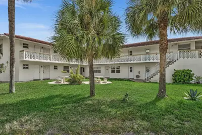90 NE 19th Ave #10, Deerfield Beach: photo 1 of 41