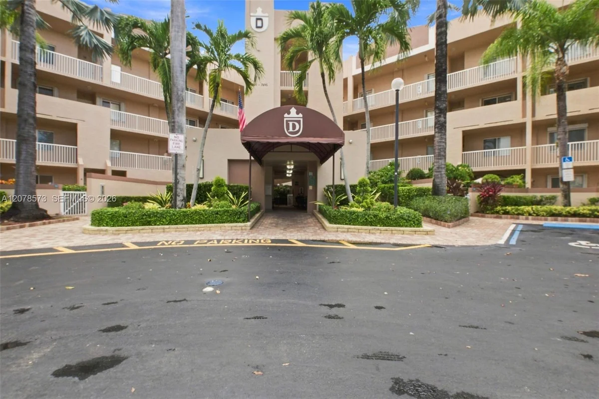 7647 Granville Dr #212, Tamarac: photo 1 of 25