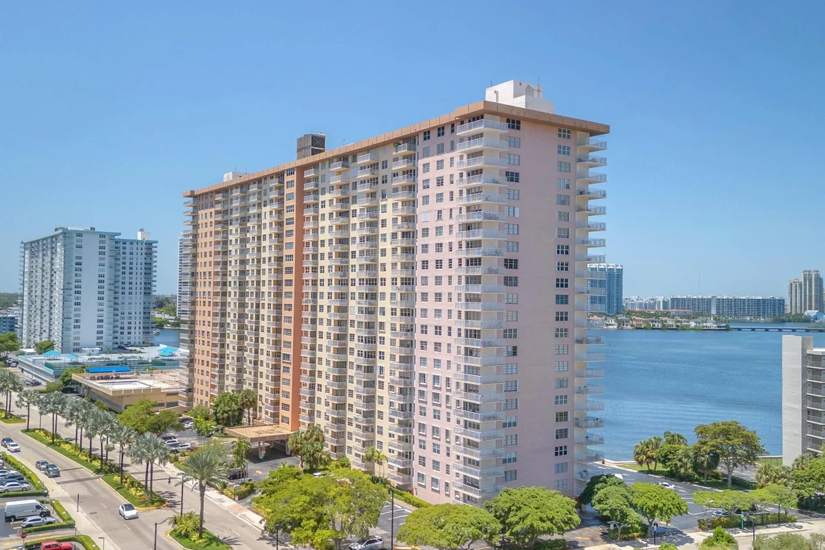 251 174th St #2310, Sunny Isles Beach: photo 1 of 24
