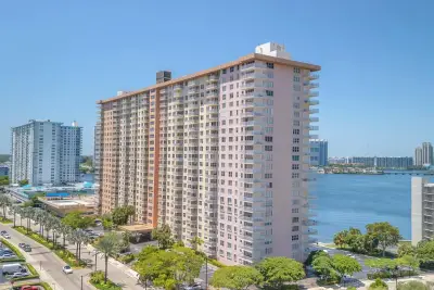 251 174th St #2310, Sunny Isles Beach: photo 1 of 24