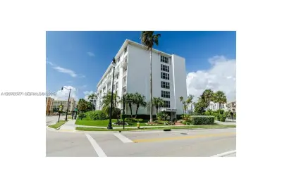17800 Atlantic Blvd #203, Sunny Isles Beach: photo 1 of 30