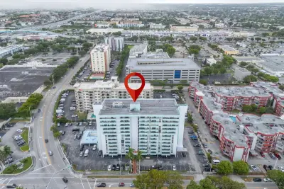 1825 W 44th Pl #401, Hialeah: photo 1 of 34