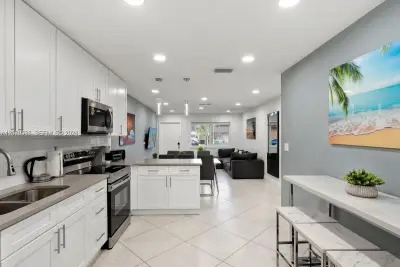 5063 SW 27th Ave, Fort Lauderdale: photo 1 of 16