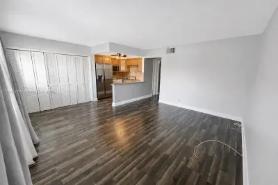 4050 NE 12th Ter #11-1, Oakland Park: photo 1 of 29