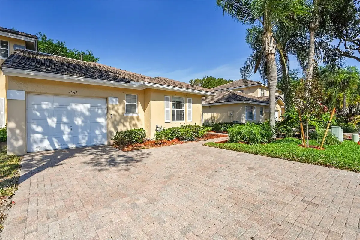 5361 NW 90th Ave, Sunrise: photo 1 of 30