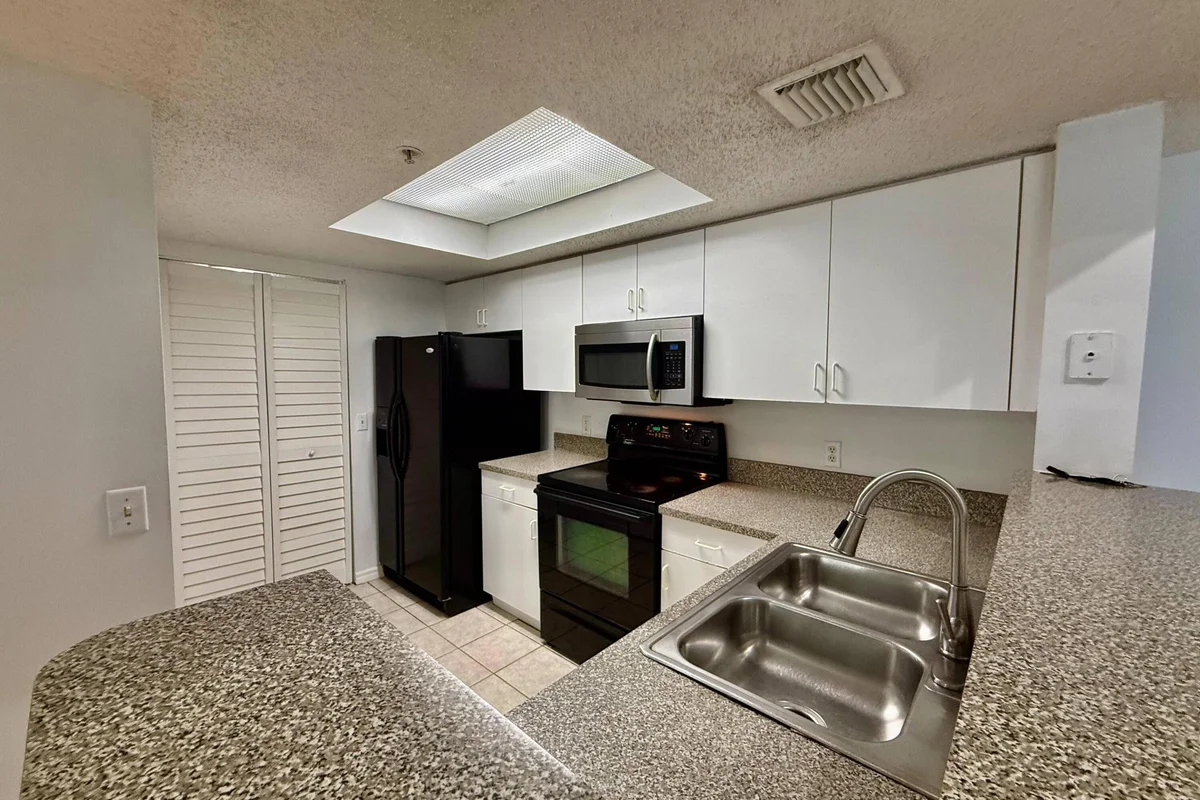 5041 Wiles Rd #9-208, Coconut Creek: photo 1 of 10