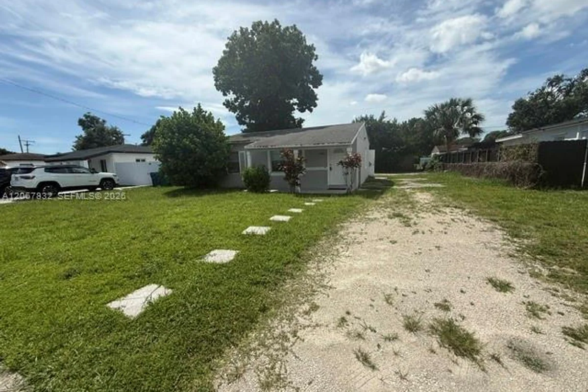 2540 NW 155st, Miami Gardens: photo 1 of 10
