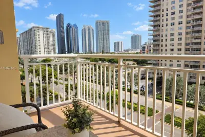 251 174th St #608, Sunny Isles Beach: photo 1 of 33