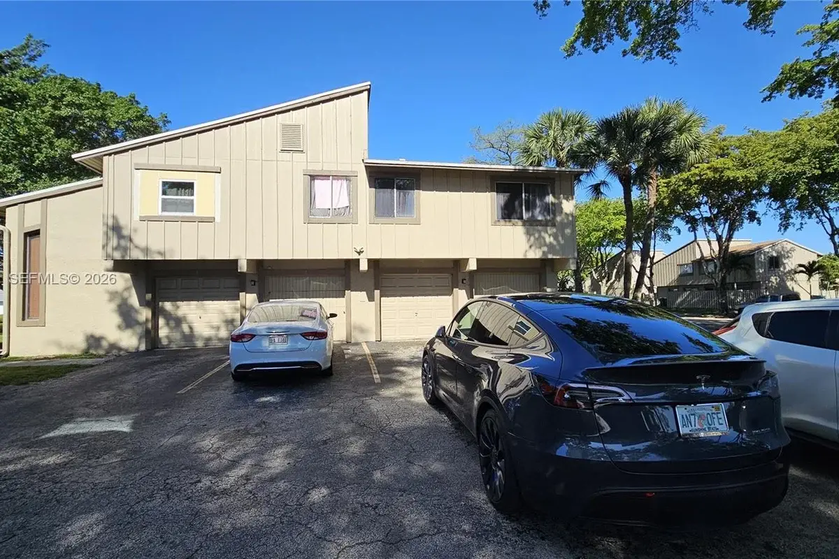 5870 NW 21st St #45-E, Lauderhill: photo 1 of 30