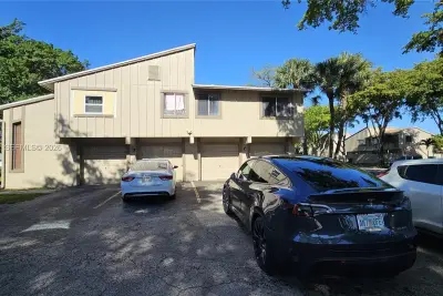 5870 NW 21st St #45-E, Lauderhill: photo 1 of 30