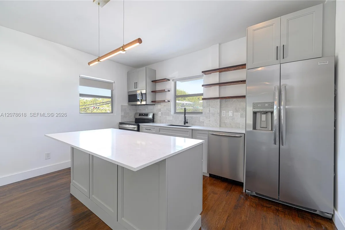 557 Meridian Ave #B, Miami Beach: photo 1 of 14