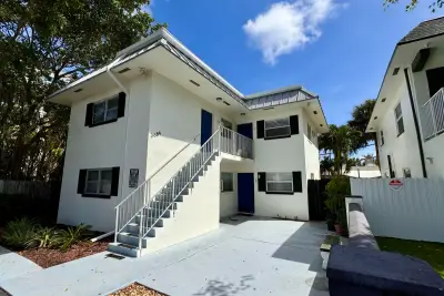3684 NE 11th Ave #4, Oakland Park: photo 1 of 9