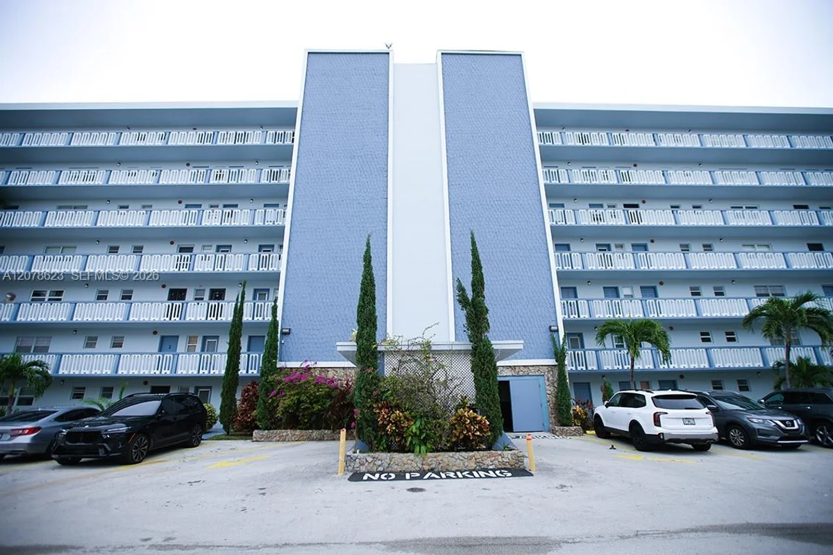 300 NE 12th Ave #703, Hallandale Beach: photo 1 of 19