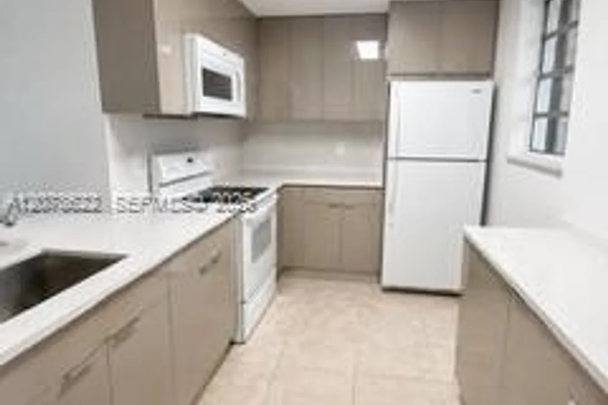 14170 SW 84th St #401-F, Miami: photo 1 of 5