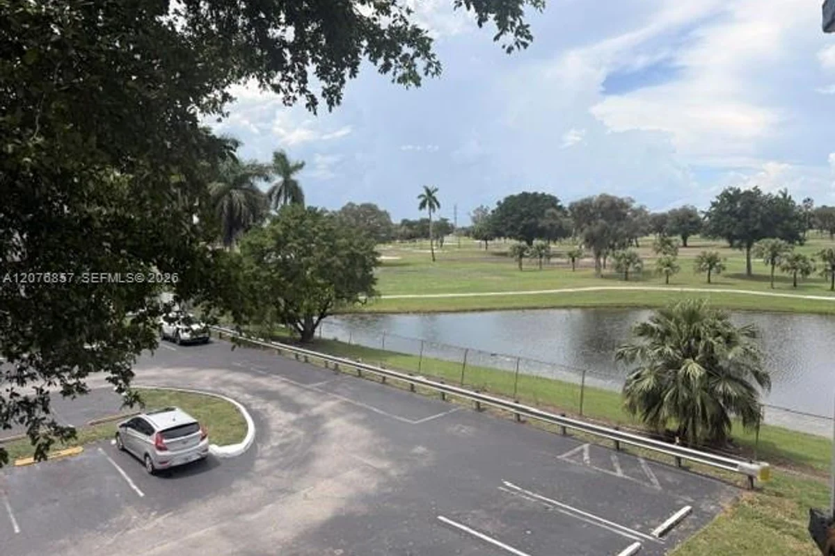 6955 NW 186th St #F306, Hialeah: photo 1 of 12