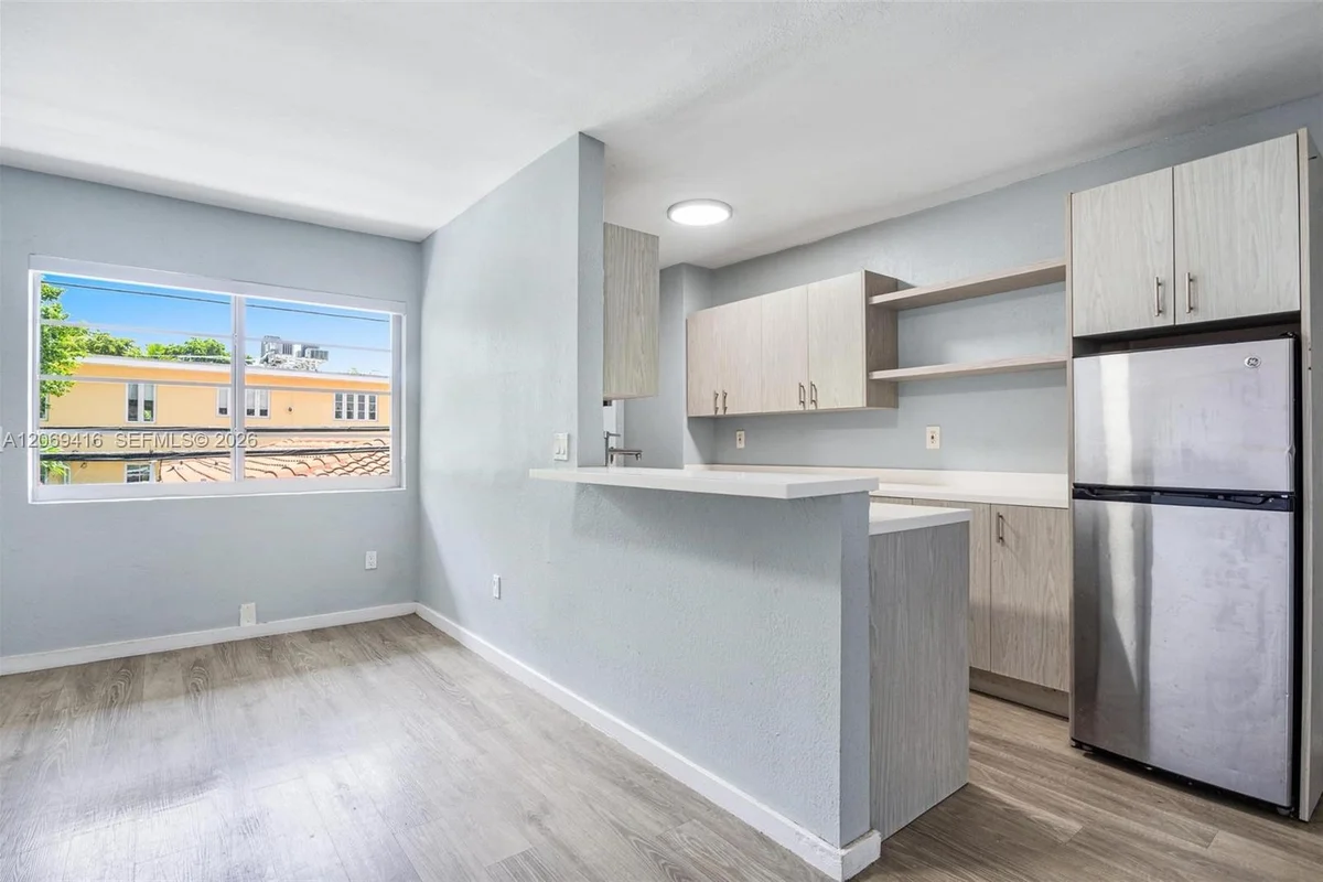 1135 8th St #8, Miami Beach: photo 1 of 22
