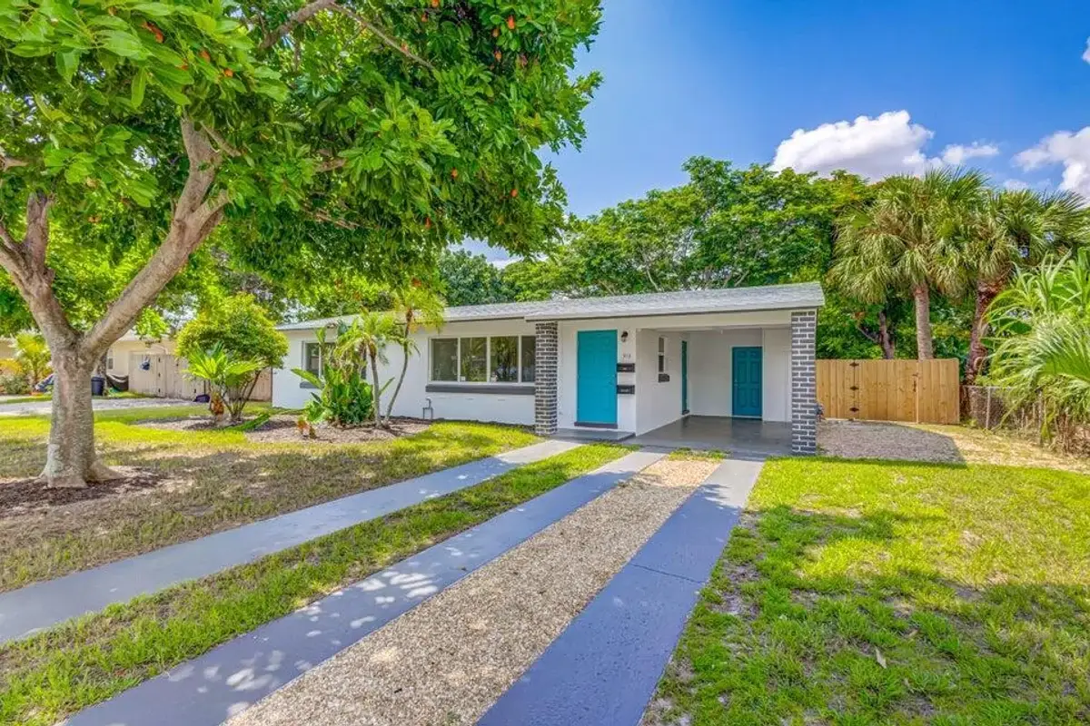512 Bayberry Dr, Lake Park: photo 1 of 61