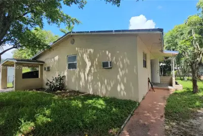 3451 NW 2nd St, Lauderhill: photo 1 of 21