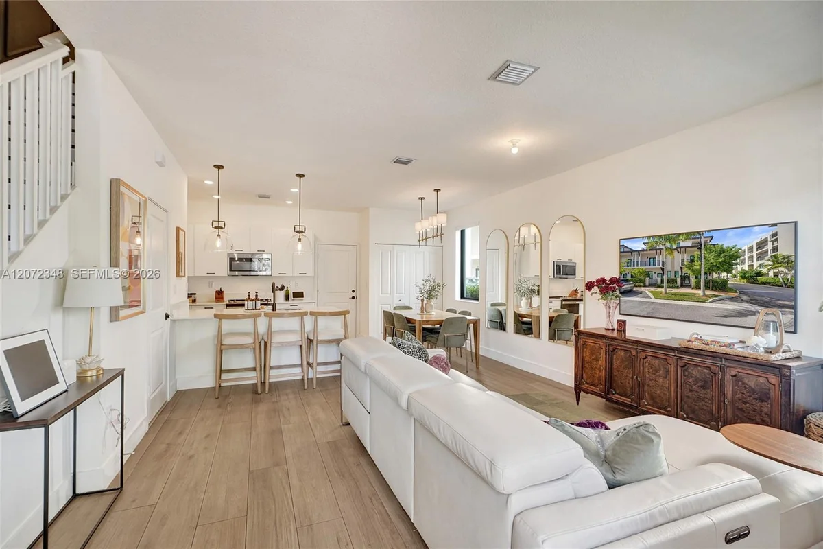 8166 NW 42nd St, Doral: photo 1 of 101